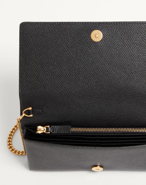 Valentino Garavani - Vlogo Signature Grainy Calfskin Wallet With Chain - Black - Woman - Clutches
